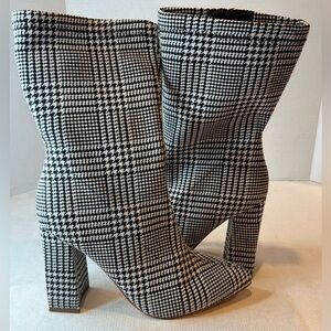 Versona Houndstooth Plaid Block Heel Pointed Toe Zip Up Boot Booties, Size 8